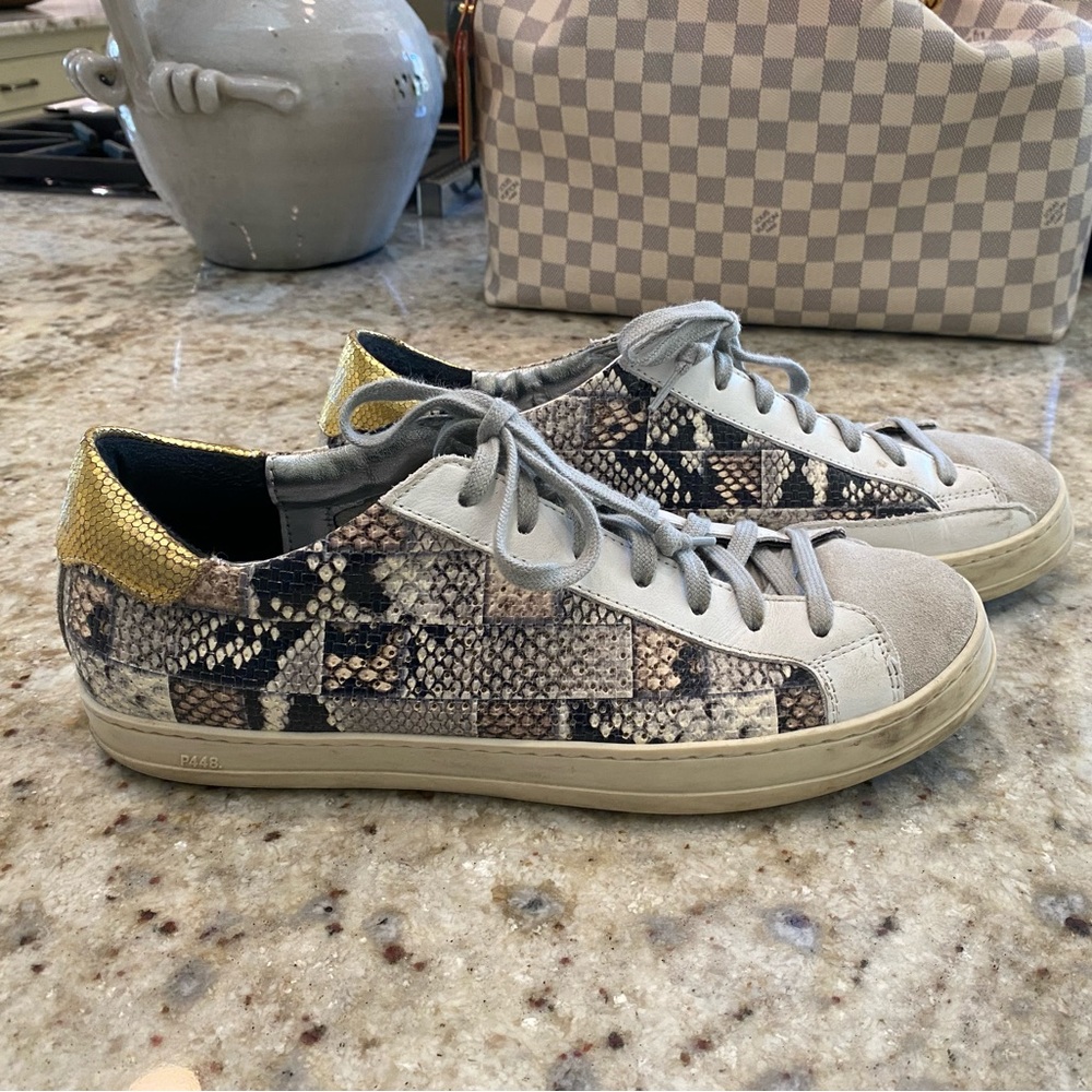 P448 shoes size 41 or women’s 10